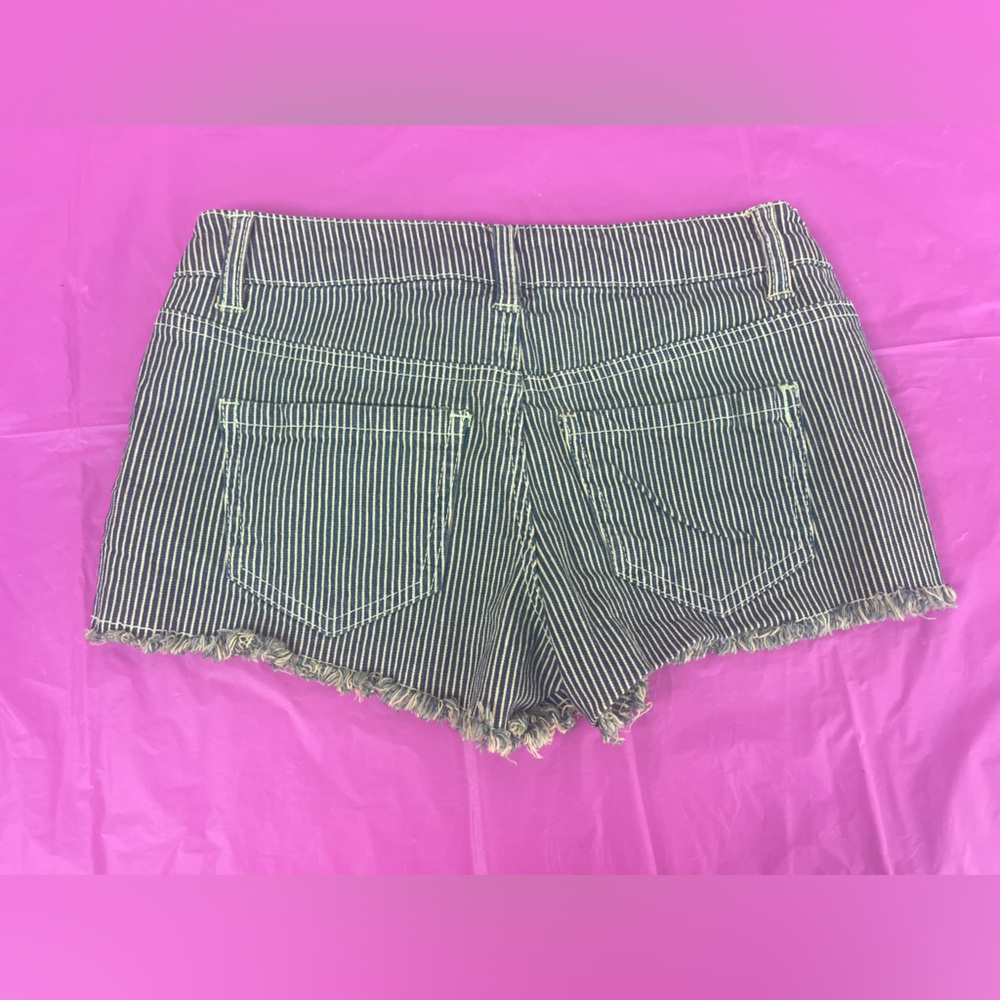 CELEBRITY PINK LOW RISE Striped Women's Shorts SIZE 00 JUNIORS 
NWT